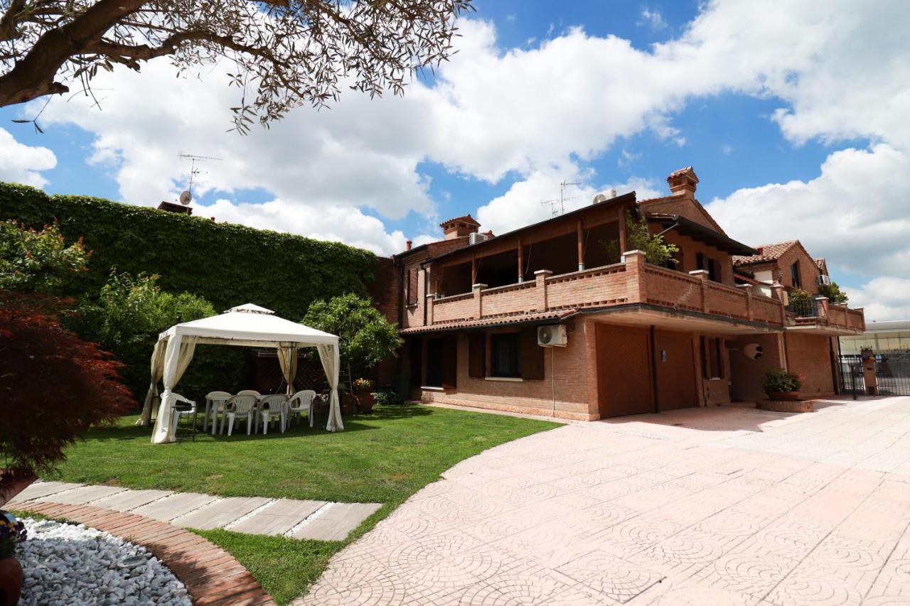 Villa Oasi Ферара Екстериор снимка