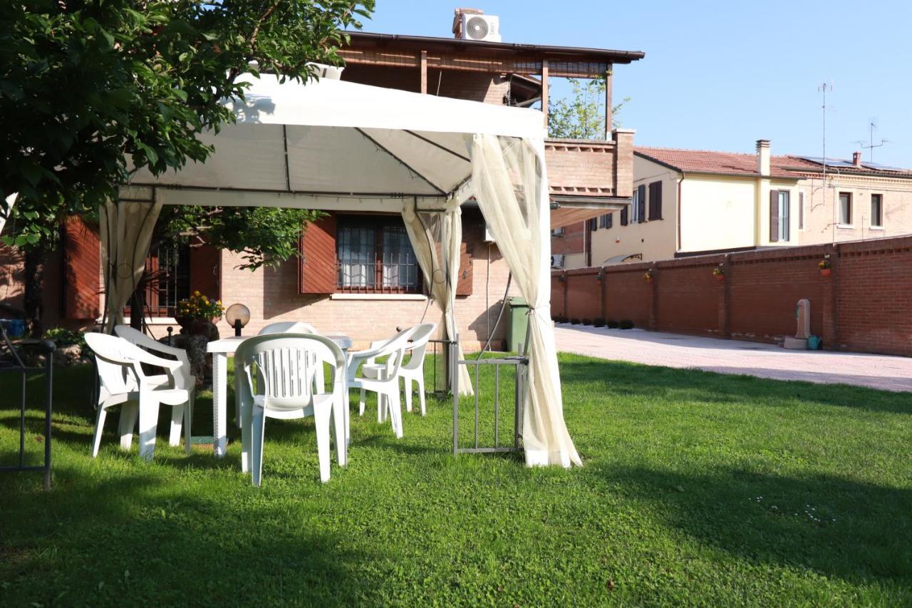 Villa Oasi Ферара Екстериор снимка
